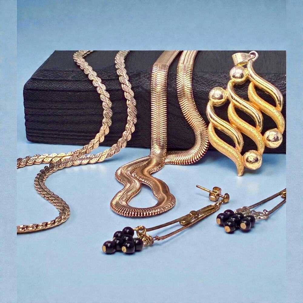 Vintage Gold-Tone Jewelry Lot – Chain Necklaces Sculptural Pendant-Drop Earrings